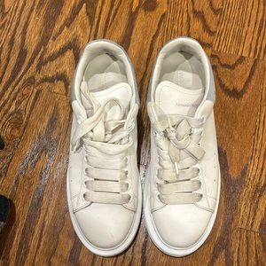 Alexander McQueen Platform Sneakers. Blue suede